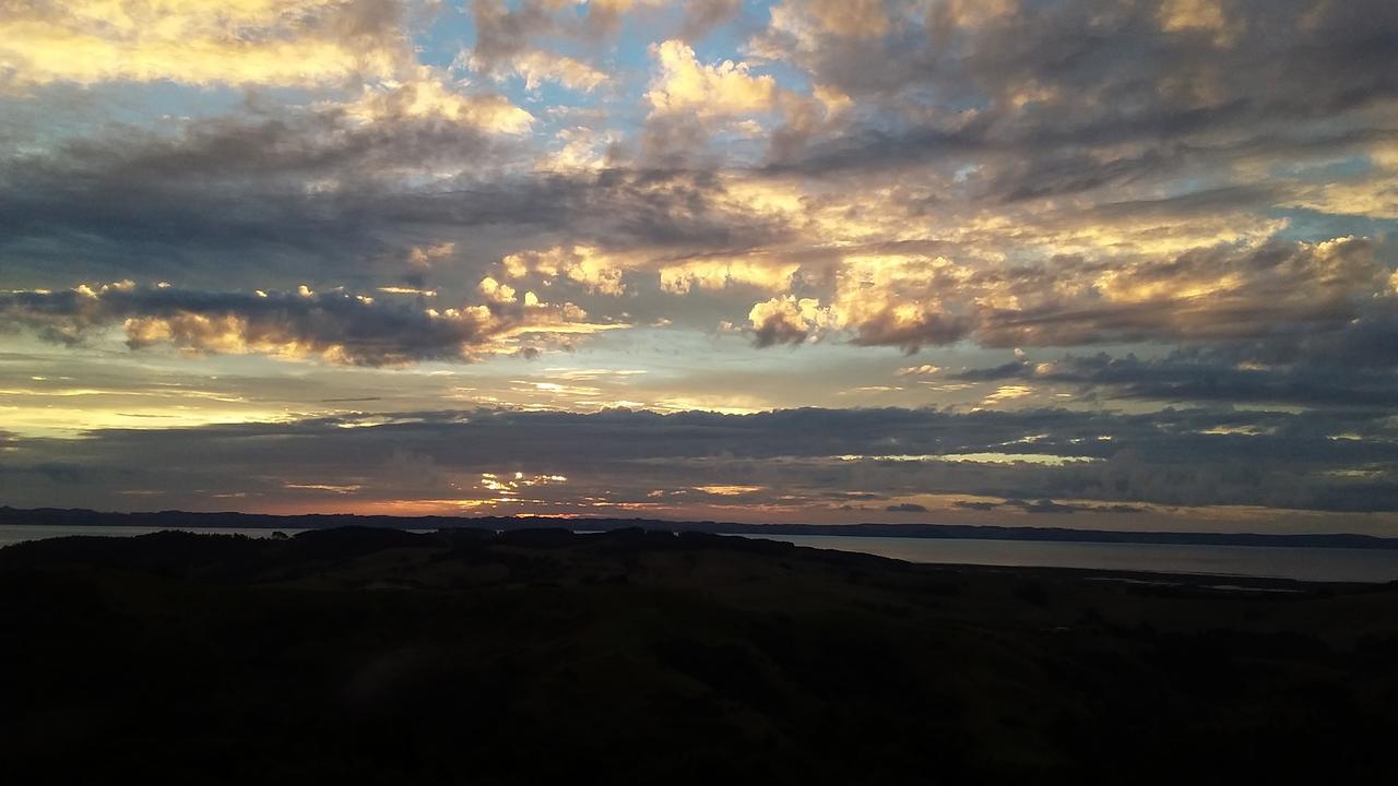Kaipara Views Eco Lodge Glorit Bagian luar foto